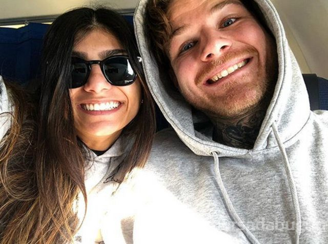  Mia Khalifa ile Robert Sandberg nişanlandı 