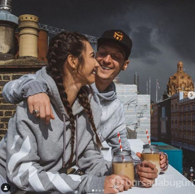  Amine Gülşe ile Mesut Özil'in Londra'da romantik yemeği 