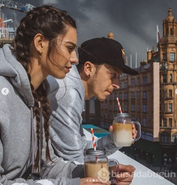  Amine Gülşe ile Mesut Özil'in Londra'da romantik yemeği 