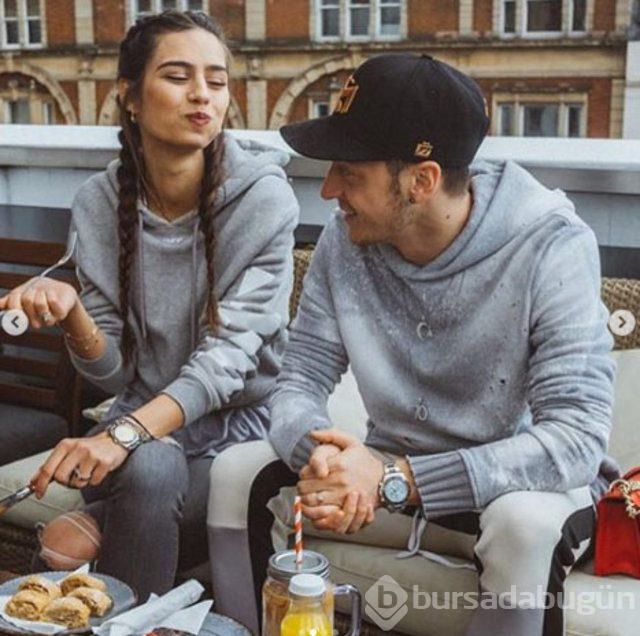  Amine Gülşe ile Mesut Özil'in Londra'da romantik yemeği 