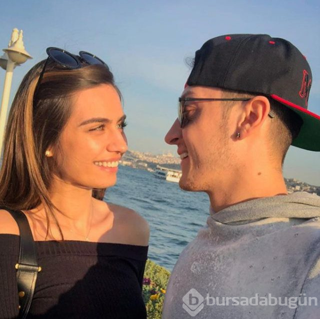  Amine Gülşe ile Mesut Özil'in Londra'da romantik yemeği 