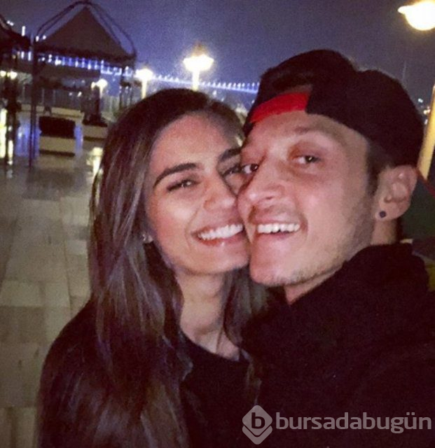  Amine Gülşe ile Mesut Özil'in Londra'da romantik yemeği 