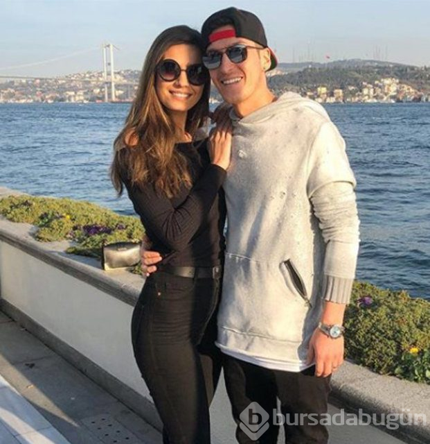  Amine Gülşe ile Mesut Özil'in Londra'da romantik yemeği 