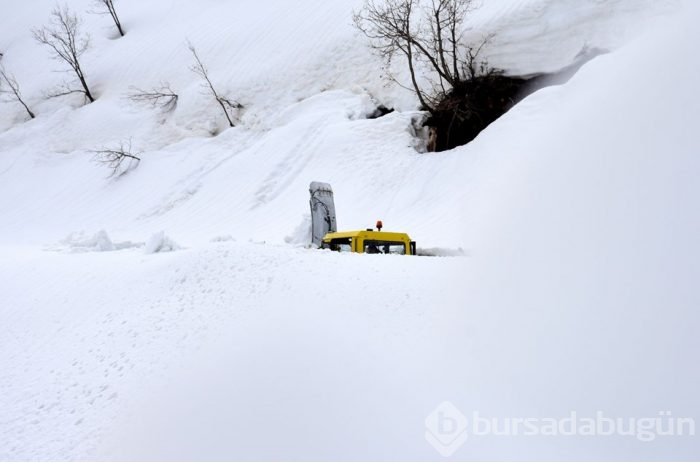 Nisan ayında 6 metrelik kar