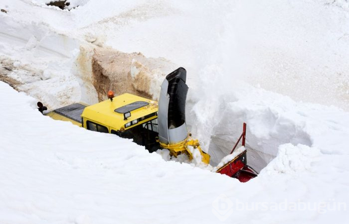 Nisan ayında 6 metrelik kar