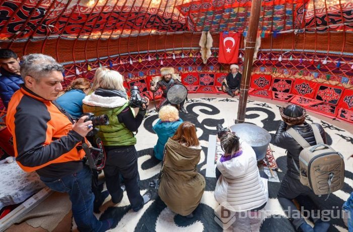  'Diriliş Ertuğrul' Kırgız Türkleri'nin evinde 