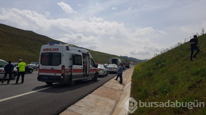 Bursa'da yolcu otobüsü tıra çarptı! Çok sayıda yaralı var	