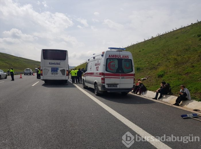 Bursa'da yolcu otobüsü tıra çarptı! Çok sayıda yaralı var	