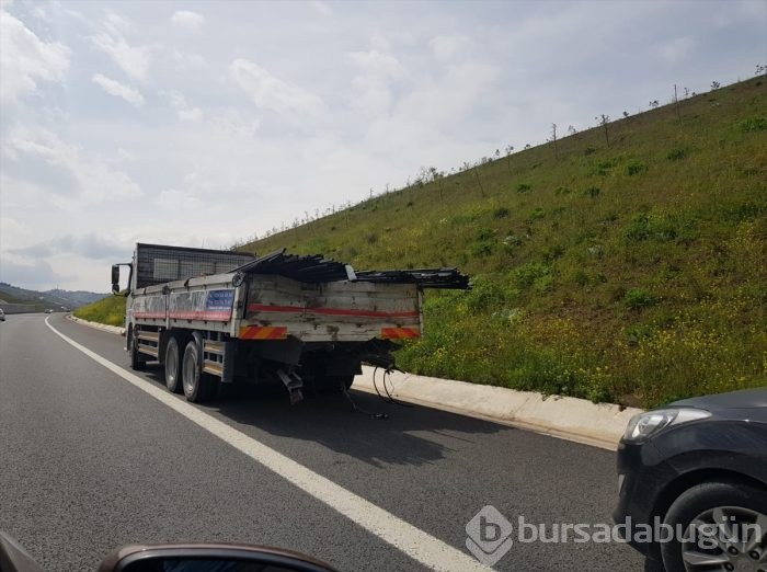 Bursa'da yolcu otobüsü tıra çarptı! Çok sayıda yaralı var	