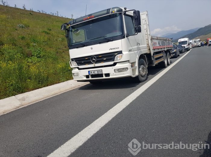 Bursa'da yolcu otobüsü tıra çarptı! Çok sayıda yaralı var	