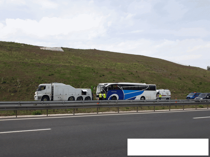 Bursa'da yolcu otobüsü tıra çarptı! Çok sayıda yaralı var	