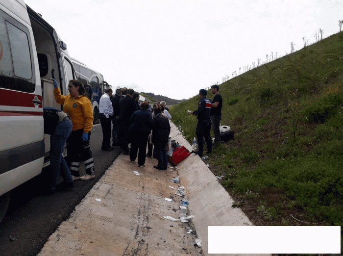 Bursa'da yolcu otobüsü tıra çarptı! Çok sayıda yaralı var	