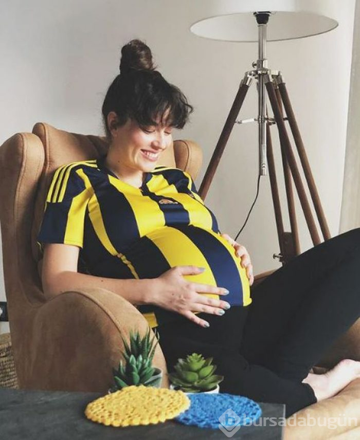  Ünlülerin derbi pozu 