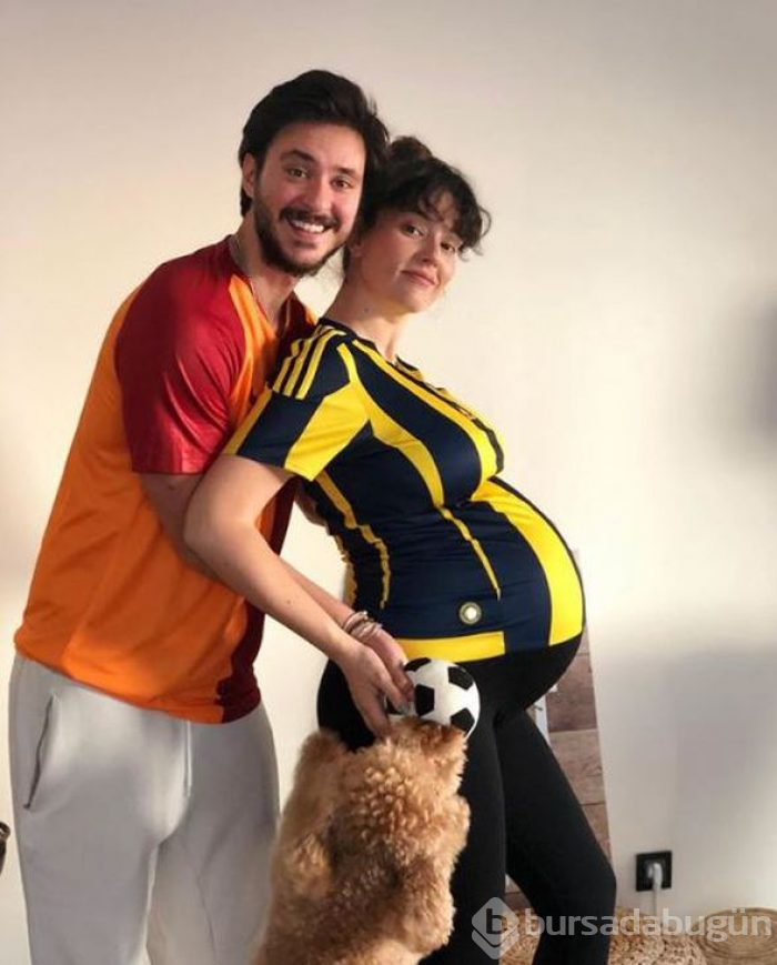  Ünlülerin derbi pozu 