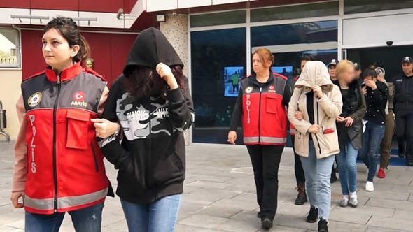 Pos makinesiyle taksitli fuhuş yaptılar