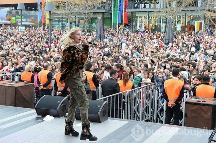  Aleyna yine dikkat çekmeyi başardı
