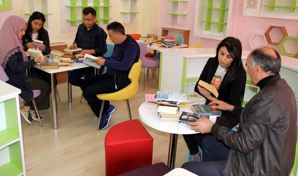  Yasemin Çobanoğlu şehit eşinin kütüphane hayalini gerçekleştirdi 