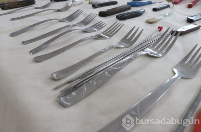  Adliyeye bunlarla girmeye çalıştılar (Bıçak, makas, mermi, çatal, jilet...) 