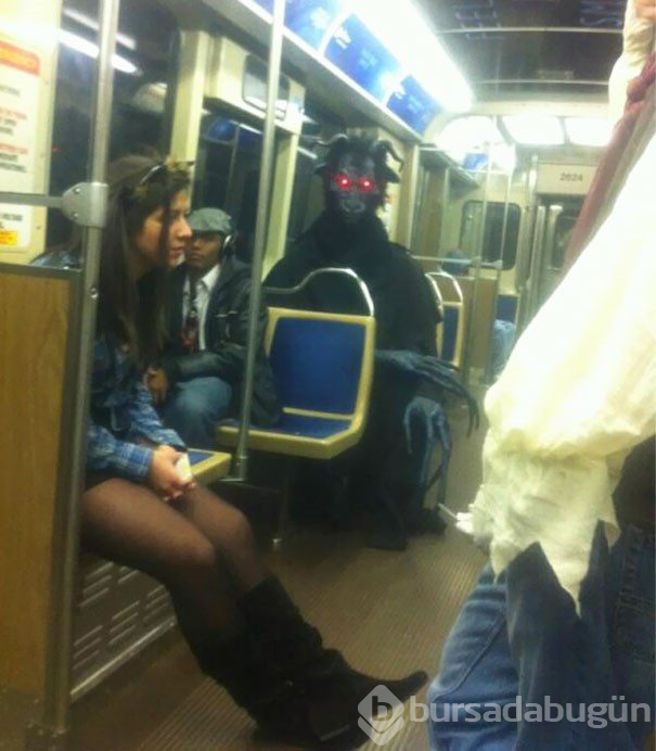  Metroda cansız mankenle kavga (Metroda karşılaşabileceğiniz ilginç insan manzaraları) 