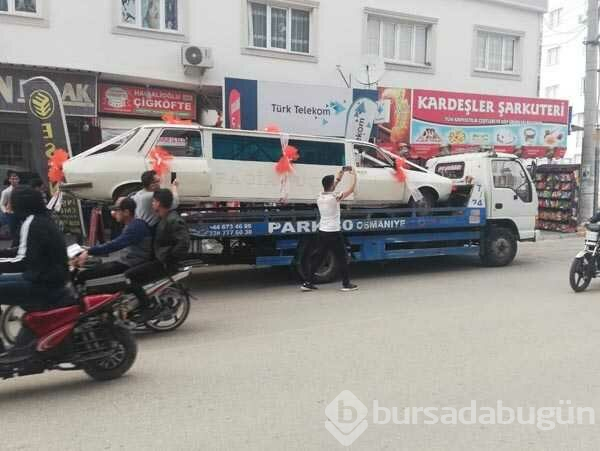  Limuzine çevrilen Toros düğün salonuna çekici üzerinde götürüldü