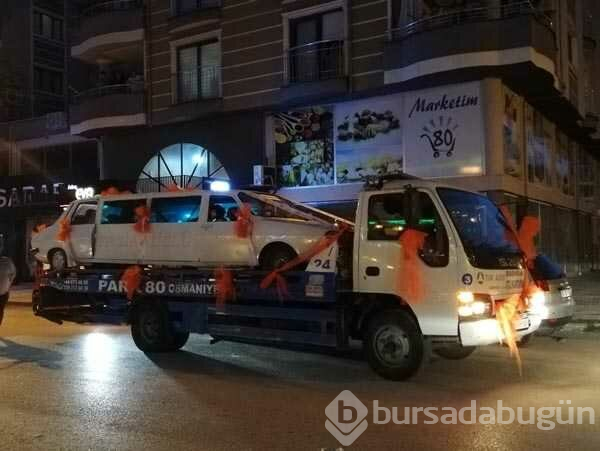  Limuzine çevrilen Toros düğün salonuna çekici üzerinde götürüldü
