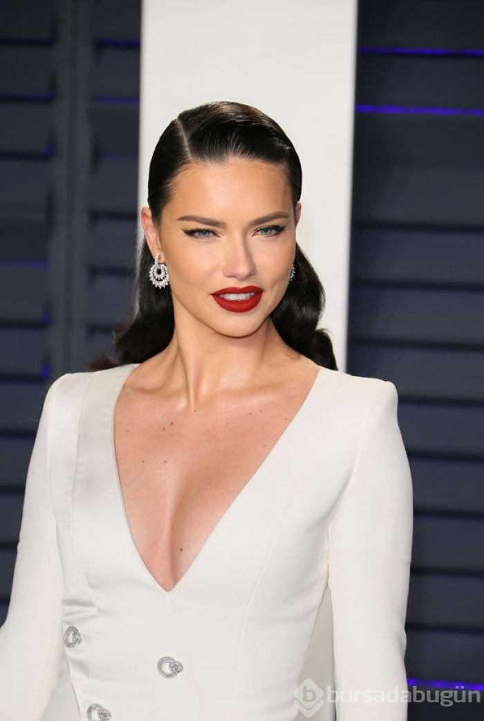  Adriana Lima'dan büyükanne paylaşımı 