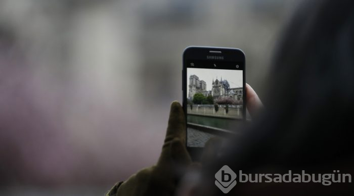 Tarihi Notre Dame Katedrali'nde yangın
