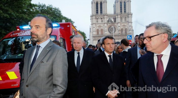 Tarihi Notre Dame Katedrali'nde yangın
