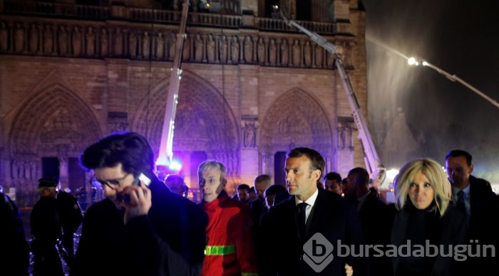 Tarihi Notre Dame Katedrali'nde yangın
