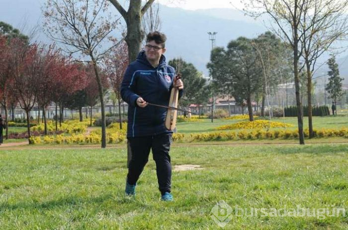 Kemençe çalarak 35 kilo verdi

