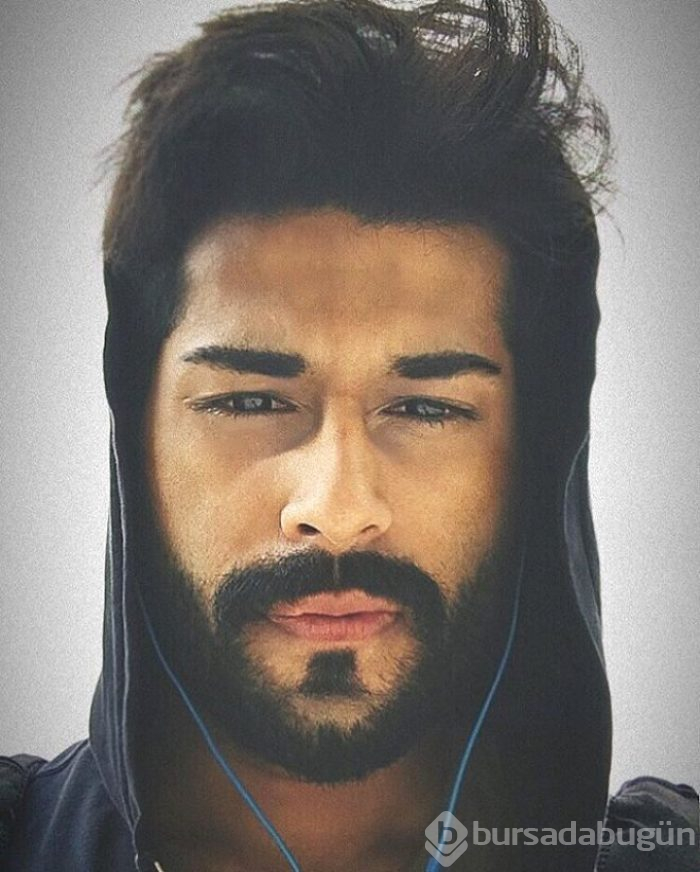 Yakışıklı oyuncu Burak Özçivit'in ikizi ortaya çıktı!