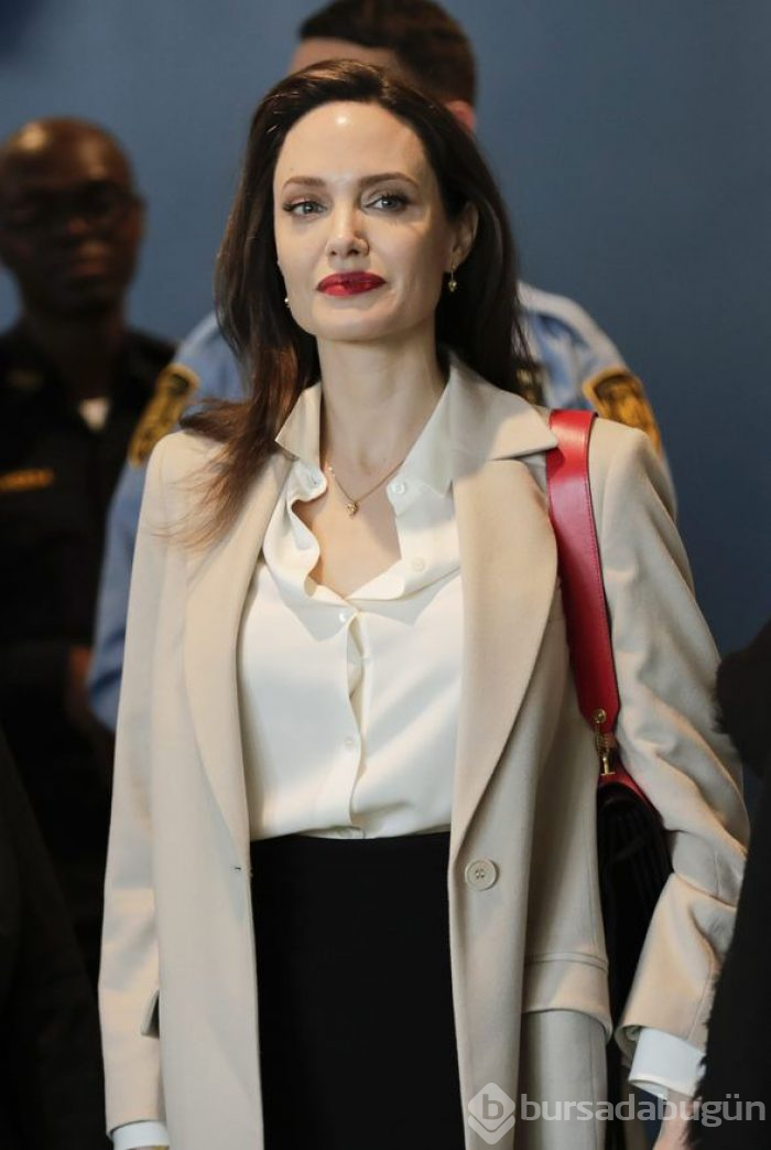 Angelina Jolie'nin dertleşecek bir dostu bile yok
