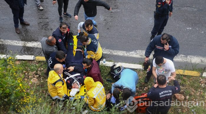 Antalya'da itfaiye aracı devrildi: 3 yaralı
