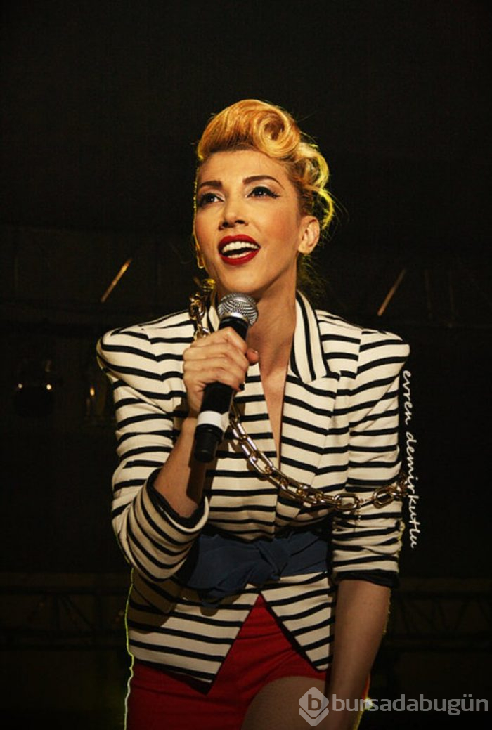  Hande Yener Afrika'da klip çekti 