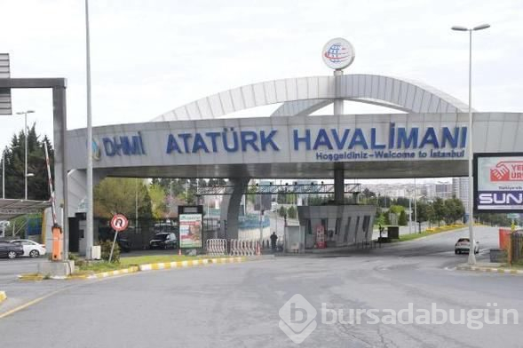 Arabalarını havalimanında unuttular ama vergilerini ödüyorlar! 
