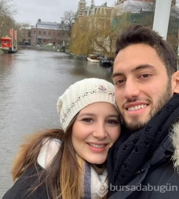 Hakan Çalhanoğlu, evliliğindeki kara bulutları dağıttı
