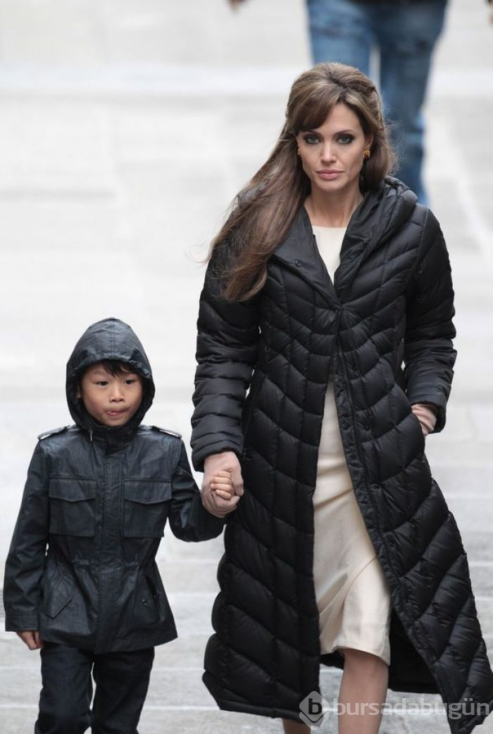 Bir devir kapandı! Angelina Jolie resmi olarak soyadını değiştirdi
