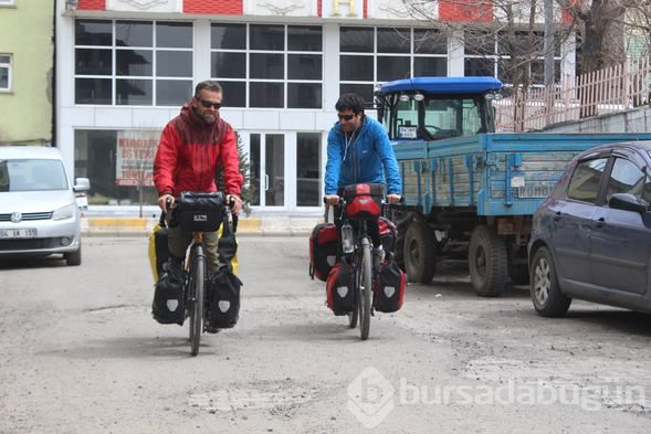 İspanya'dan bisikletle dünya turuna çıktılar
