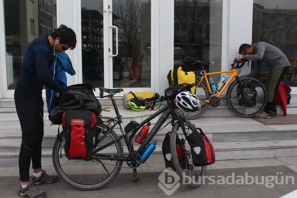 İspanya'dan bisikletle dünya turuna çıktılar
