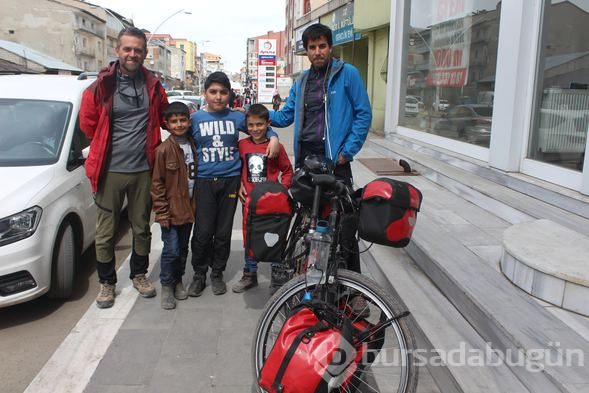 İspanya'dan bisikletle dünya turuna çıktılar

