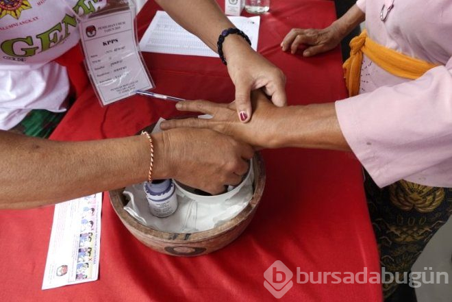 17 bin ada, 193 milyon seçmen: endonezya'da fil ve at sırtında oy sandıklarının taşındığı dev...
