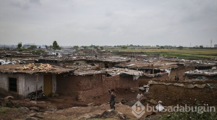 Pakistan'daki sert yağış Afgan mültecilerin hayatını zorlaştırıyor

