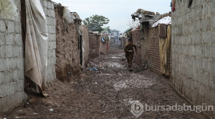 Pakistan'daki sert yağış Afgan mültecilerin hayatını zorlaştırıyor
