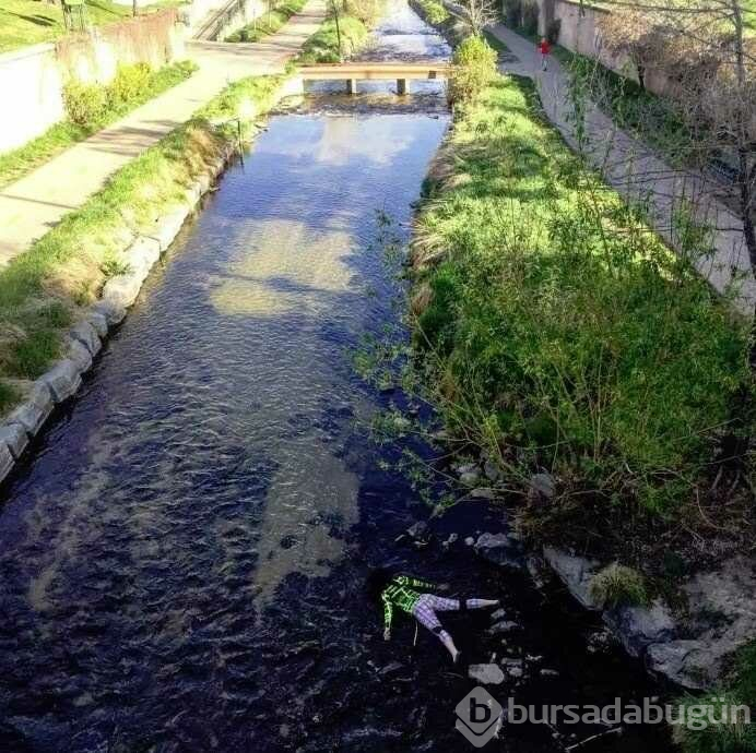 Selfie yerine yeni akım ölü taklidi!
