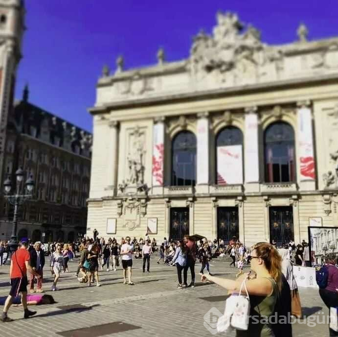 Selfie yerine yeni akım ölü taklidi!
