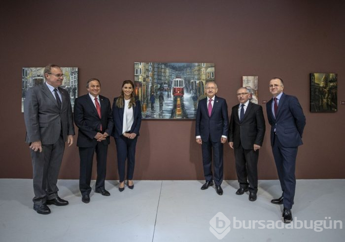 Kılıçdaroğlu, Hande Fırat'ın resim sergisini gezdi