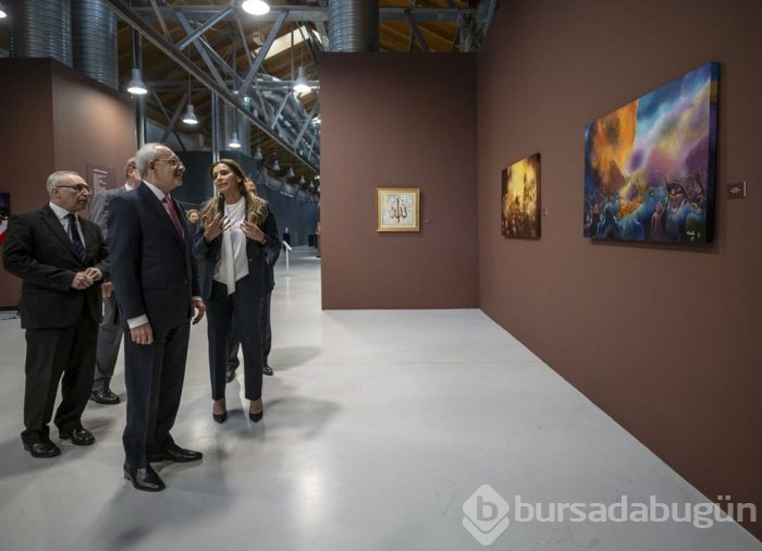 Kılıçdaroğlu, Hande Fırat'ın resim sergisini gezdi