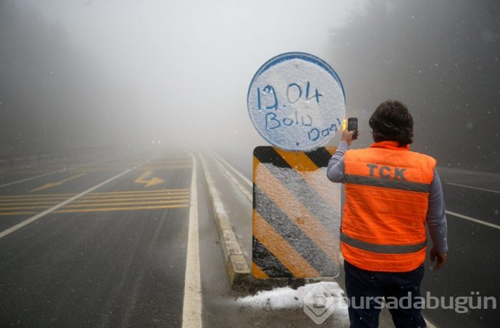 Bolu Dağı'nda kar yağışı etkili oluyor
