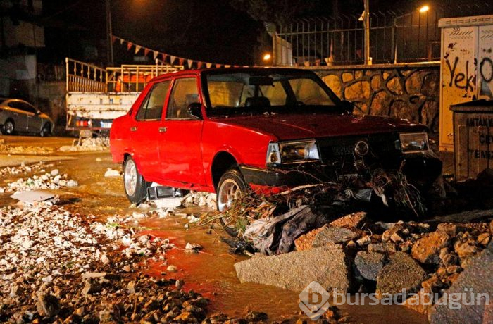 Hatay'da sağanak hayatı felç etti