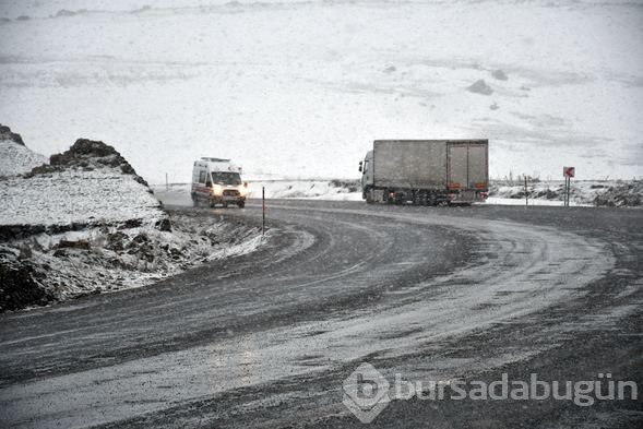  Tendürek Geçidi kar ve sise teslim... 